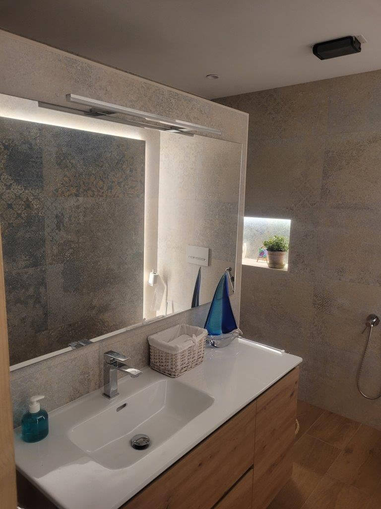 Plombier Salle de Bain Lavabo Électricien Miroir Foc Éclairage