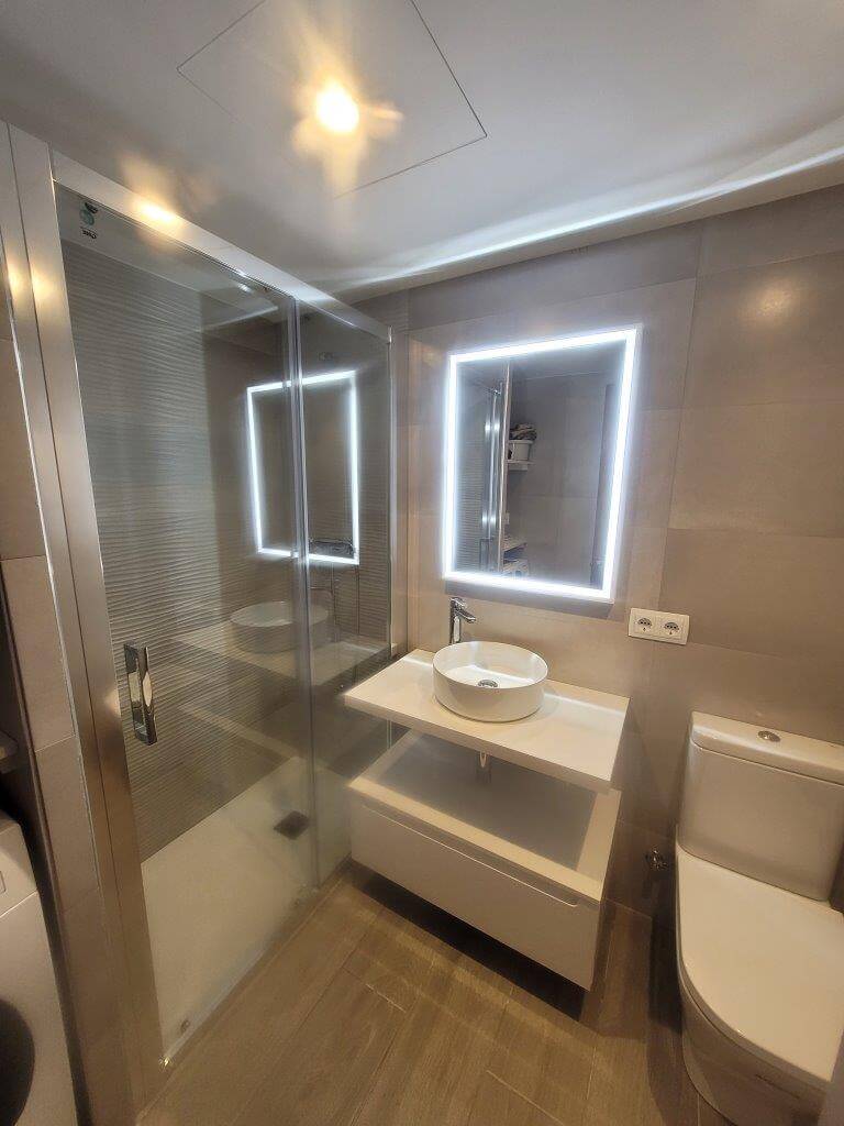 Plombier Salle de Bain Lavabo Électricien Miroir Illuminé